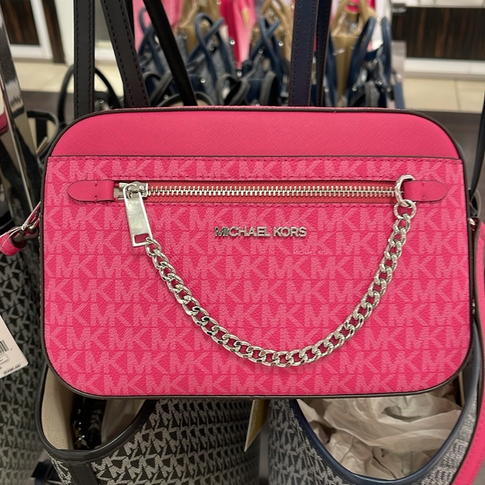 Michael Kors Jet Set Lg Signature Logo EW ZP Chain XBODY Crossbody
DRAGONFRUIT - Picture 5 of 16